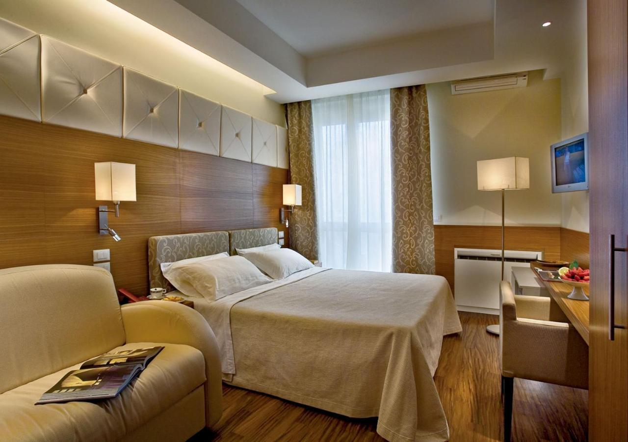 Alexandra Plaza Hotel 리치오네 외부 사진