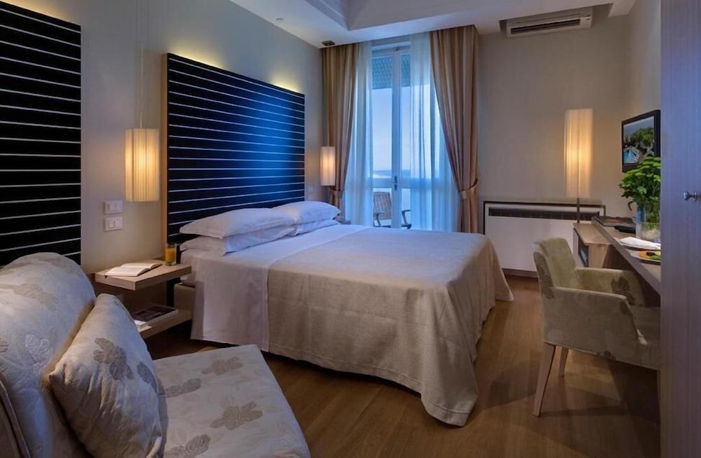 Alexandra Plaza Hotel 리치오네 외부 사진