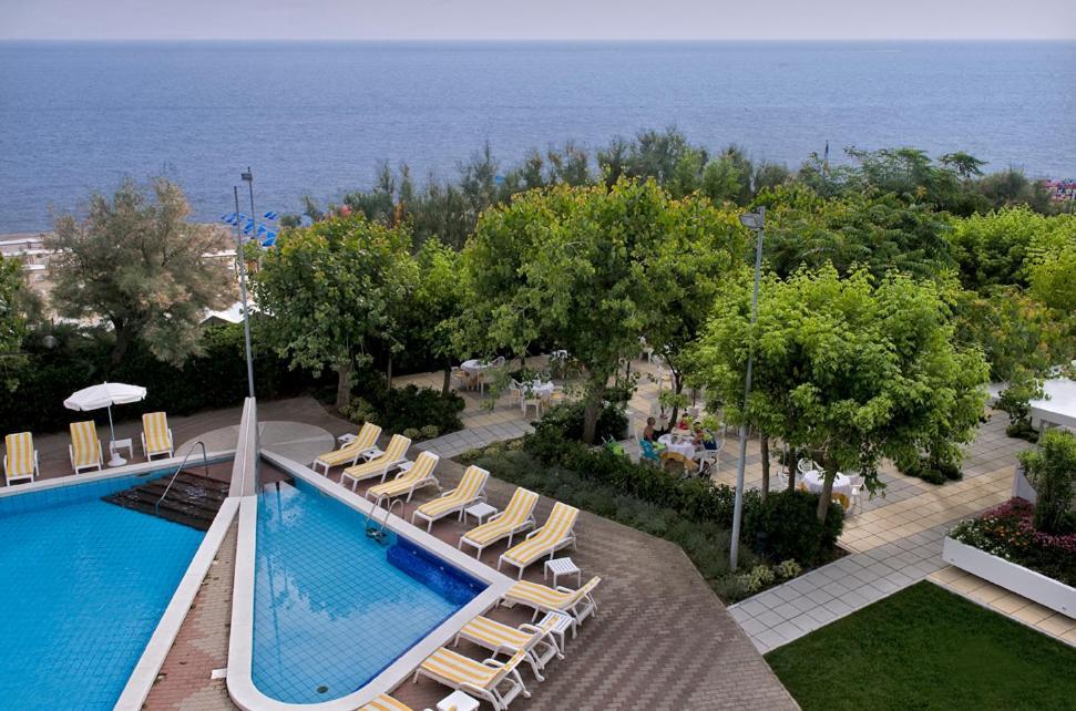 Alexandra Plaza Hotel 리치오네 외부 사진