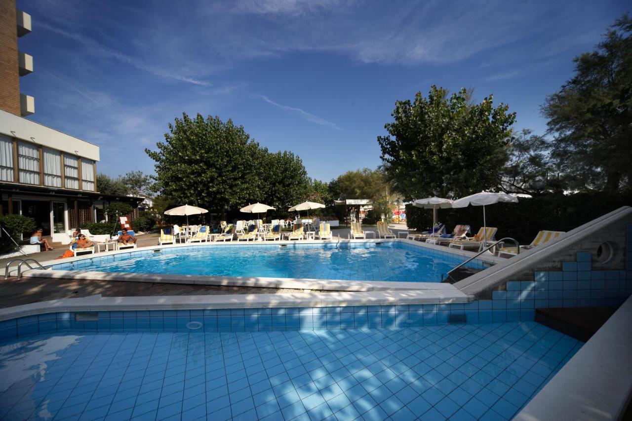 Alexandra Plaza Hotel 리치오네 외부 사진