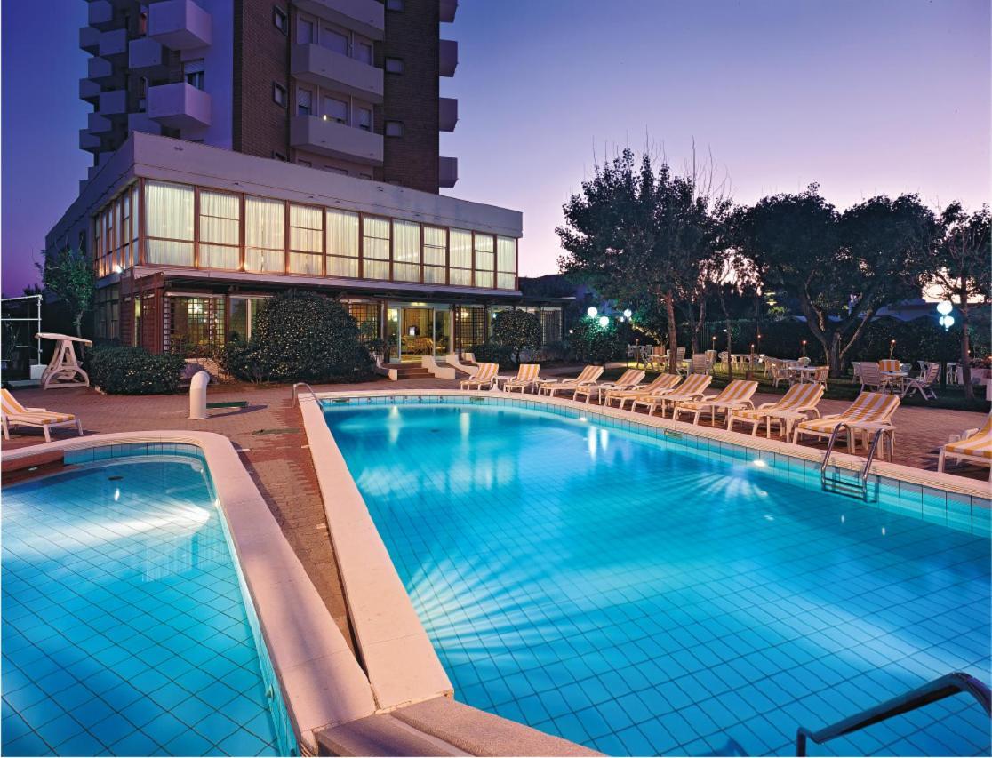 Alexandra Plaza Hotel 리치오네 외부 사진