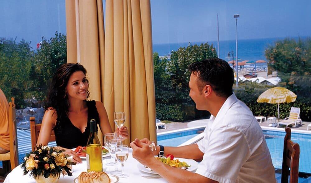 Alexandra Plaza Hotel 리치오네 외부 사진