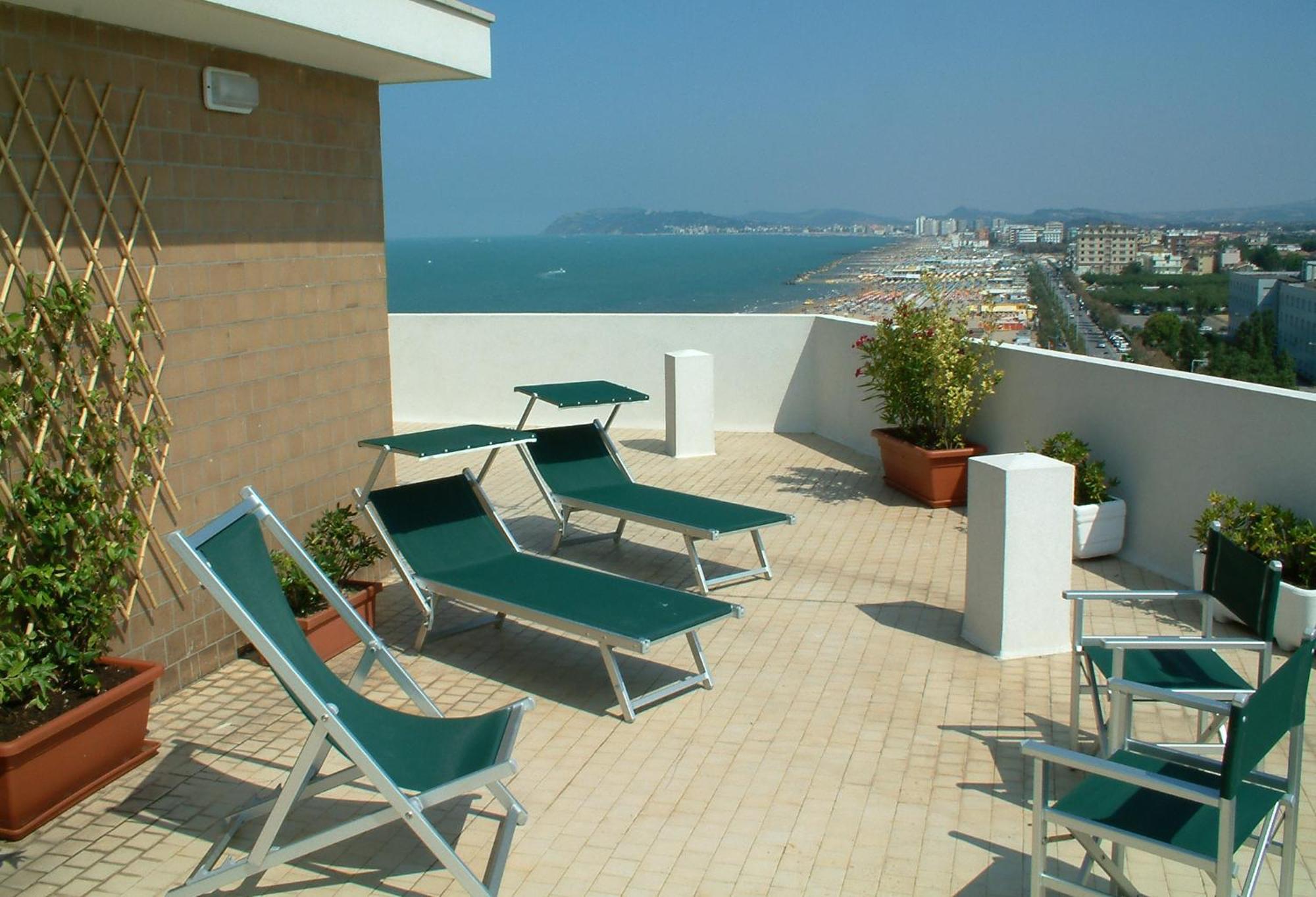 Alexandra Plaza Hotel 리치오네 외부 사진