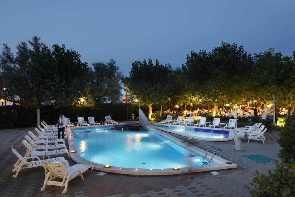 Alexandra Plaza Hotel 리치오네 외부 사진